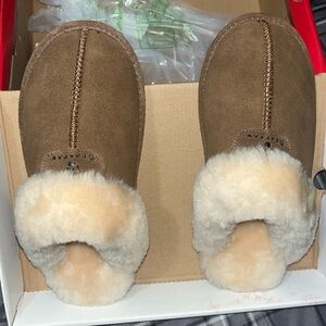Bear claw slippers, Hickory color brand new 7 medium